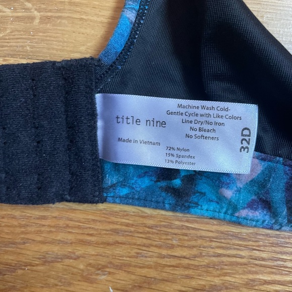 Title Nine Tech Athena 2.0 Sports Bra In Perfect Condition 32D - Picture 4 of 5
